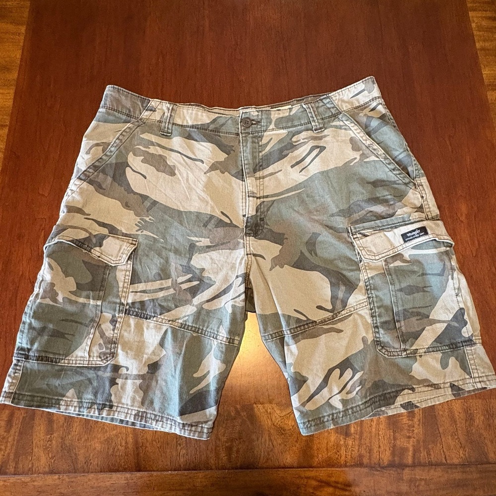 Wrangler Camo Cargo Shorts Green‎ Brown Military Style Utility Size 38